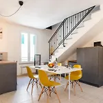 Guesthost - Modern With Balcony! * Livorno