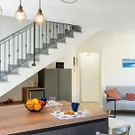 Guesthost - Modern With Balcony! Lägenhet Livorno