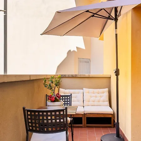 Guesthost - Modern With Balcony! *